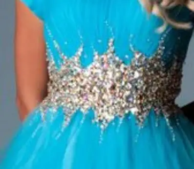 Синее бальное платье скромное на выпускной с рукавами-крылышками длинное в пол