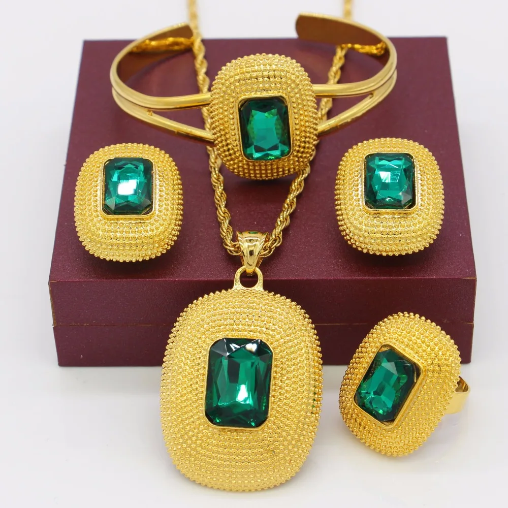 Комплект из колье серёг кольца и браслета золотого цвета | Украшения аксессуары