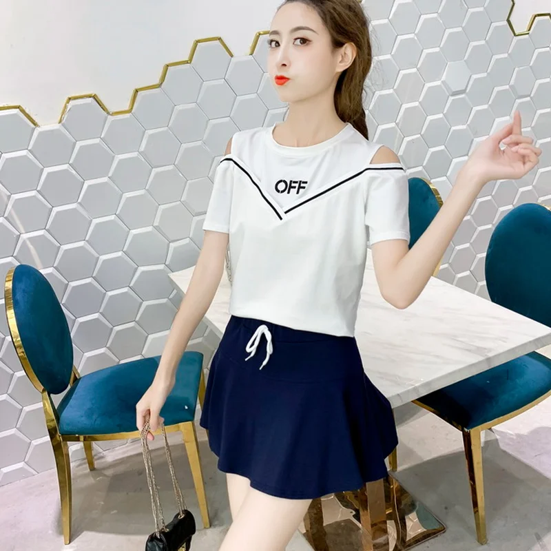 Женский комплект из двух предметов с юбкой футболка открытыми плечами и надписью