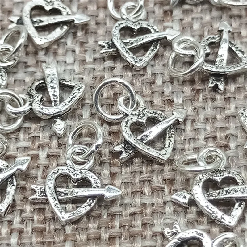 925 стерлингового серебра Крошечные сердца амулеты стрелы через сердце Купидон