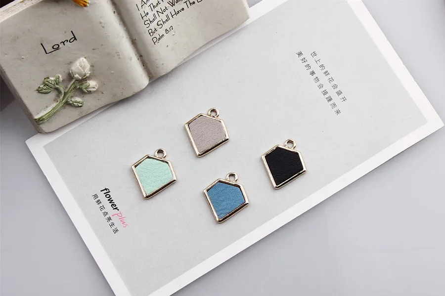 Новые Красочные треугольные кожаные украшения сплав золотой тон Мультфильм