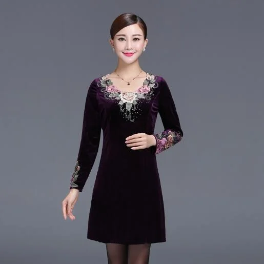Женское вельветовое платье средней длины с длинным рукавом и вышитым принтом