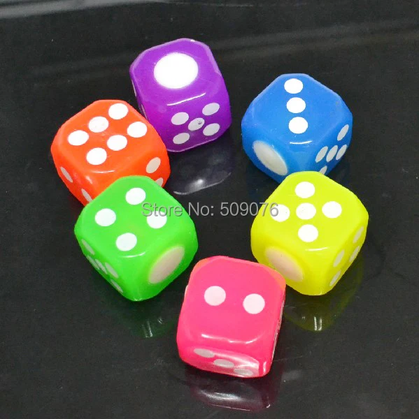 Бесплатная доставка 24 шт./лот резиновые светодиодные игральные кости светящиеся