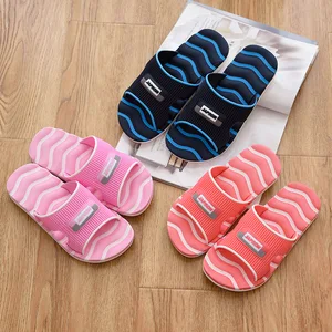 Прямая поставка; женские и мужские тапочки; Новинка; легкие повседневные босоножки в клетку и полоску; летняя мягкая пляжная обувь; модные классические вьетнамки