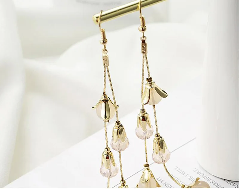 Carvejewl long earrings metal flowers acrylic beads pendant drop Dangle Earrings For Women jewelry new fashion European earrings