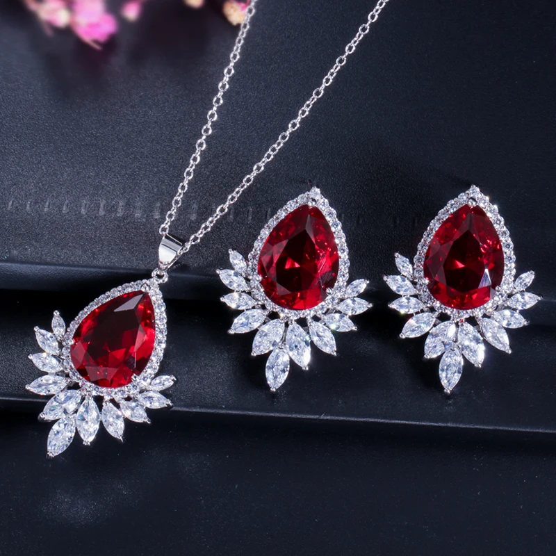 Женский комплект с кулоном и бусинами ThreeGraces крупными Фианитами Королевского