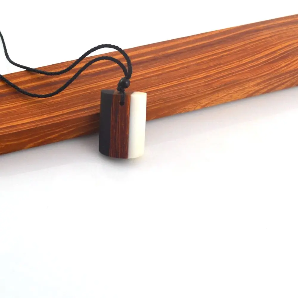 Leanzni Features black and white matching jewelry antique wood resin pendant men's women's wear fashion gifts factory whole |