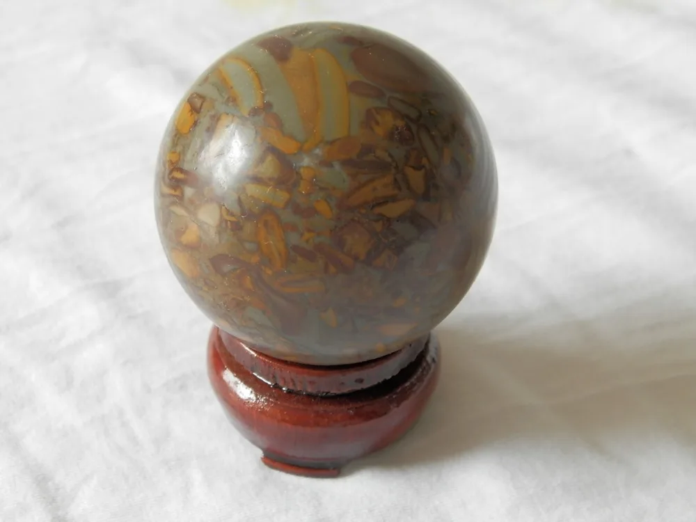 

Beautiful natural jade ball to heal