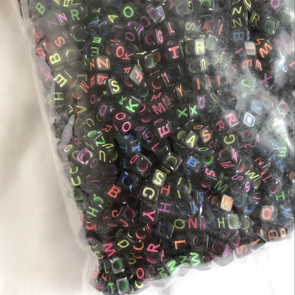 Высококачественные черные/белые бусины 6 мм Смешанные акриловые квадратной