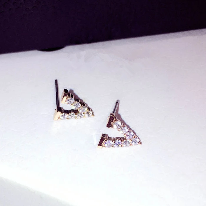 2020 великолепные серьги гвоздики цвета розового золота и серебра с буквенным V