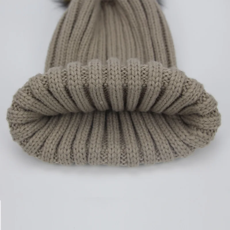 Новинка 2017 стильная зимняя шапка из натурального меха с помпоном енота для