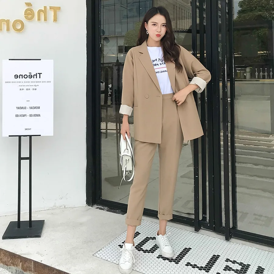 Женский деловой костюм из двух предметов элегантный облегающий пиджак и брюки в