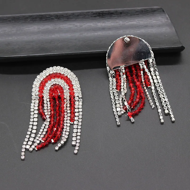 Длинные серьги гвоздики со стразами и бахромой в стиле барокко для выпускного