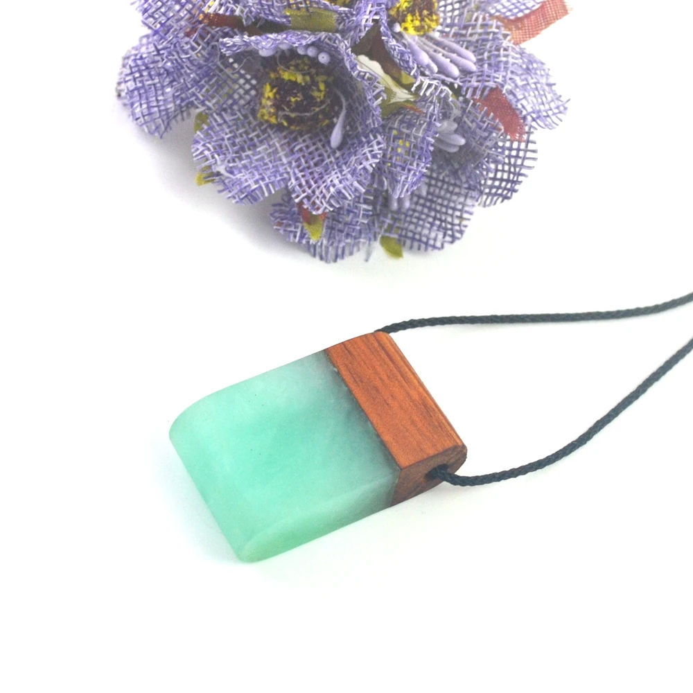 Кулон ожерелье специализируется на производстве деревянных ювелирных изделий