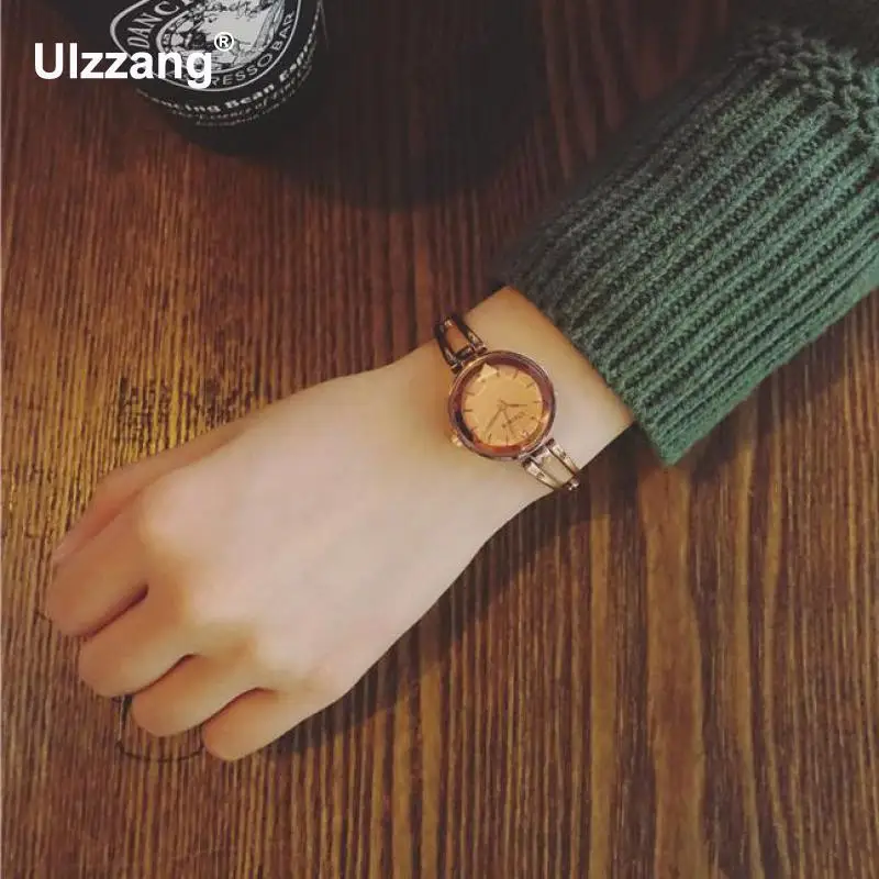 Женские часы простой маленький Круглый с циферблатом розовое золото серебристый