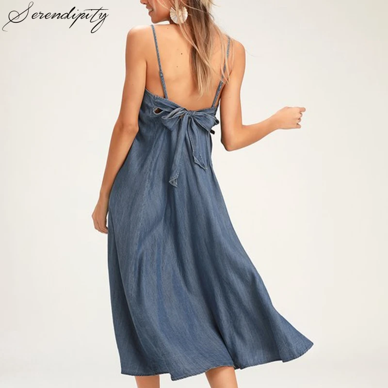 Женское джинсовое платье без рукавов синее длинное на тонких бретельках с
