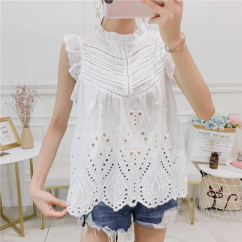 Женская летняя футболка белая Винтажная с цветочным принтом и кружевной