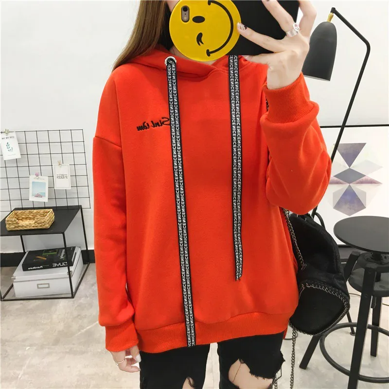 Женский свободный пуловер с капюшоном на осень и зиму длинными рукавами