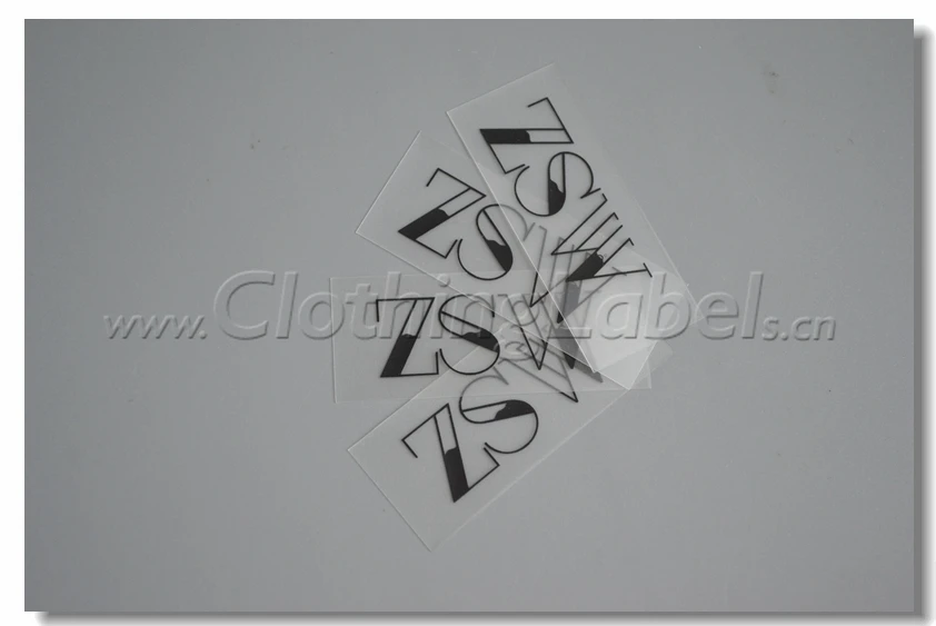 

Изготовленные на заказ мягкие резиновые этикетки, материал ТПУ, полупрозрачный цвет, односторонняя печать