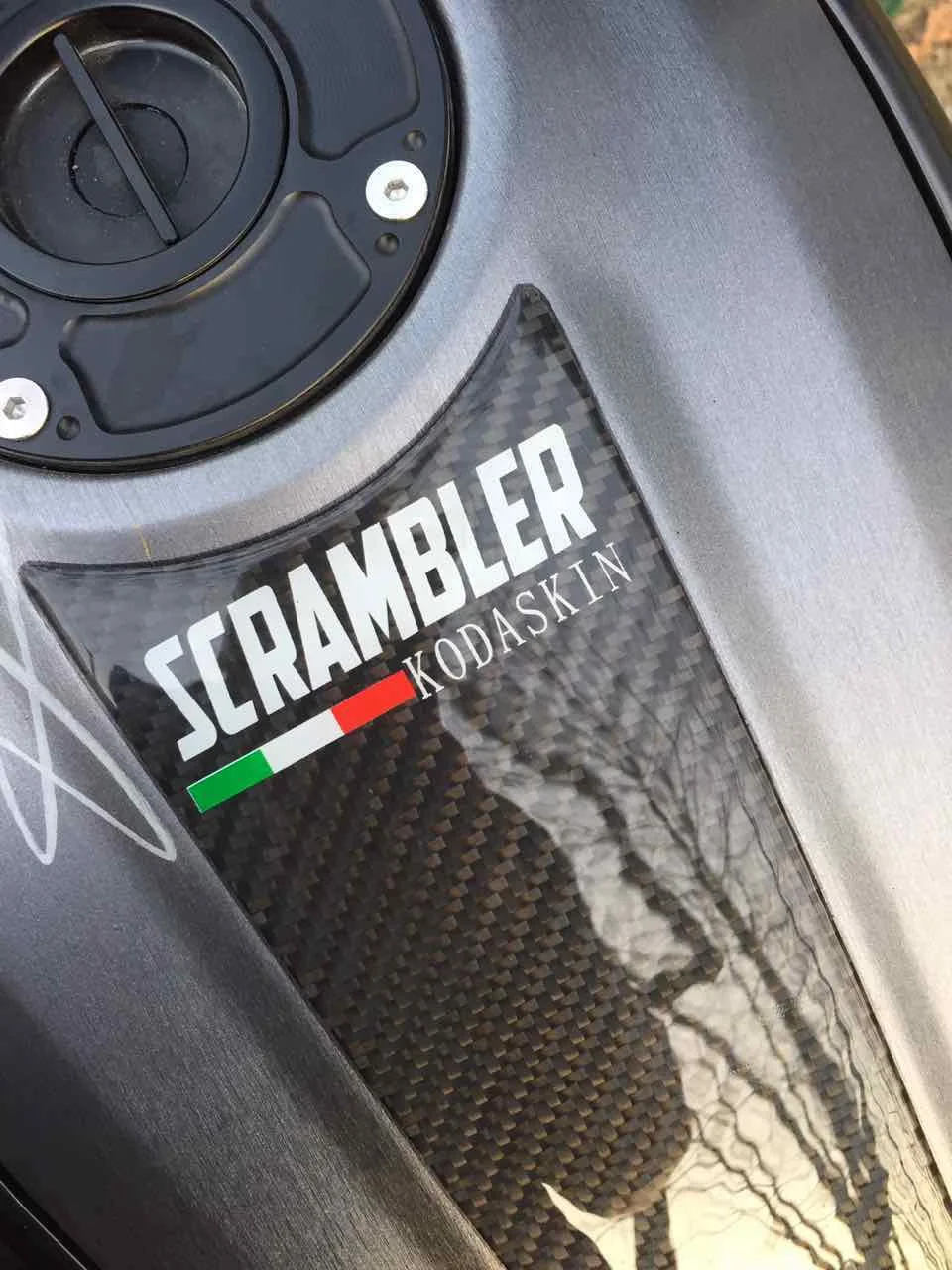 KODASKIN бак мотоцикла протектор Pad углерода Стикеры для DUCATI скремблер Кафе Racer Sixty2 значок классический полный дроссельной заслонки