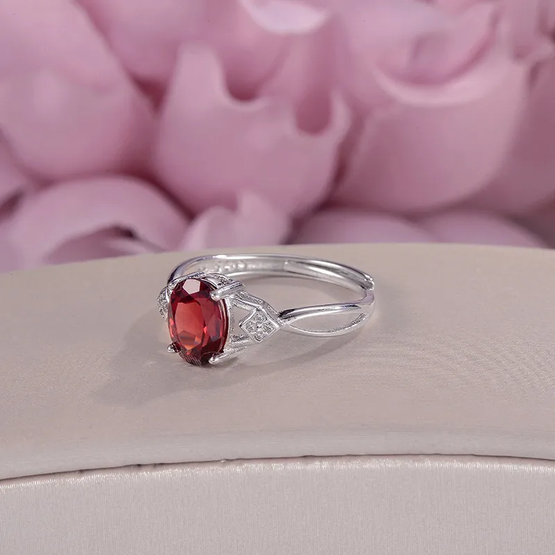 Кольцо женское регулируемое из серебра 925 пробы с гранатом 1 карат натуральным