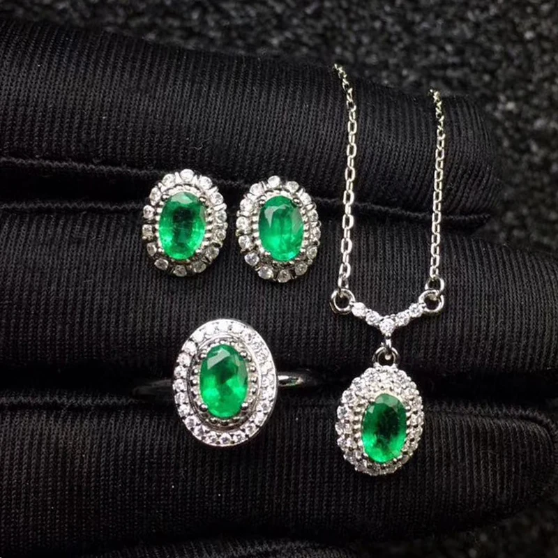 Классический комплект ювелирных изделий с изумрудом из серебра 925 пробы