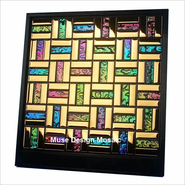 Переливающийся семь цветов симфония золотого цвета с украшением в виде