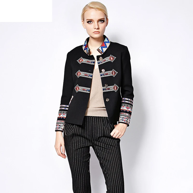 Женская куртка с длинным рукавом черная водолазка цветочной вышивкой и