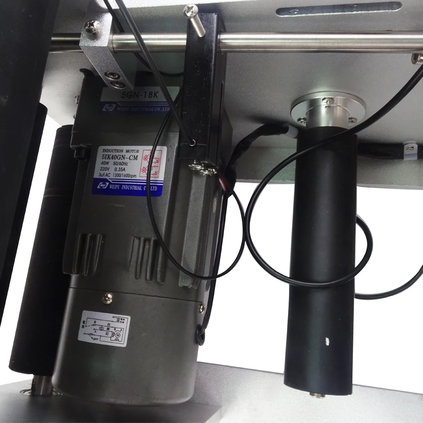 Фотоавтоматическая машина для нанесения этикеток на бутылки полуавтоматическая