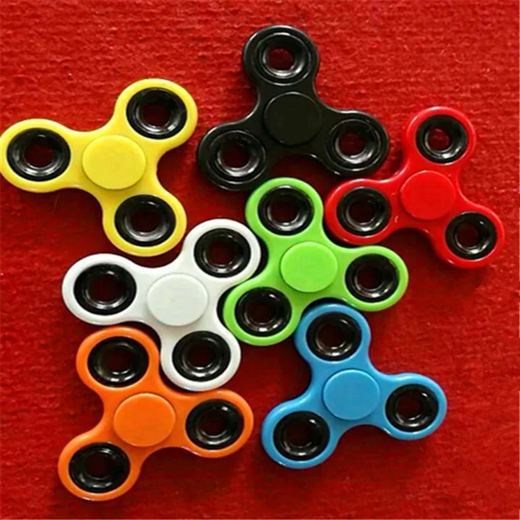 Бесплатная Доставка 240 шт. EDC Руки Tri-Spinner Spinner Непоседа Игрушки spinner Твердые Coloful
