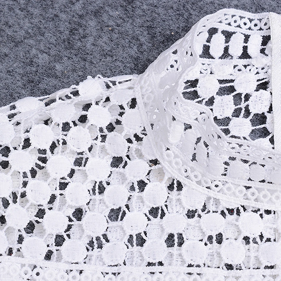 Женское платье с высоким воротом Liser белое Бандажное А силуэта оборками лето