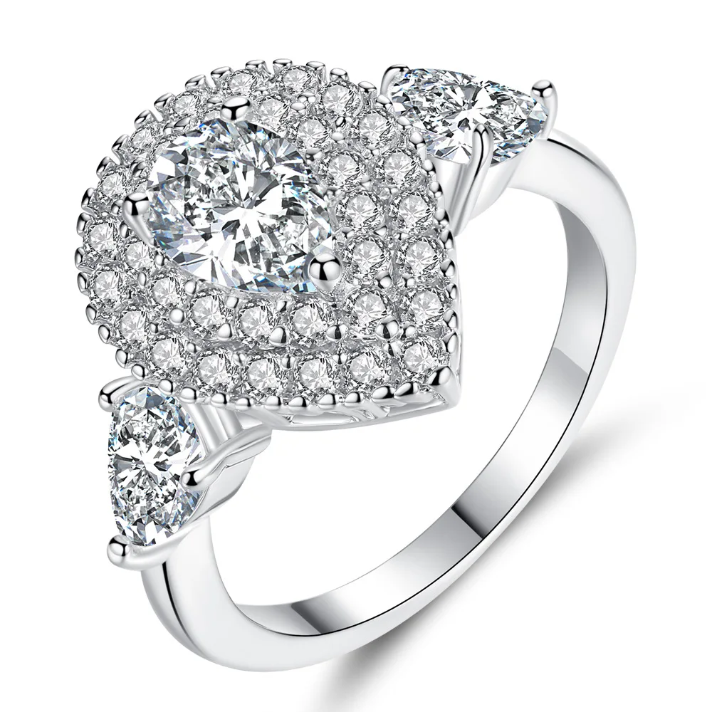 Женское кольцо с кубическим цирконием белого цвета подвеской в форме сердца