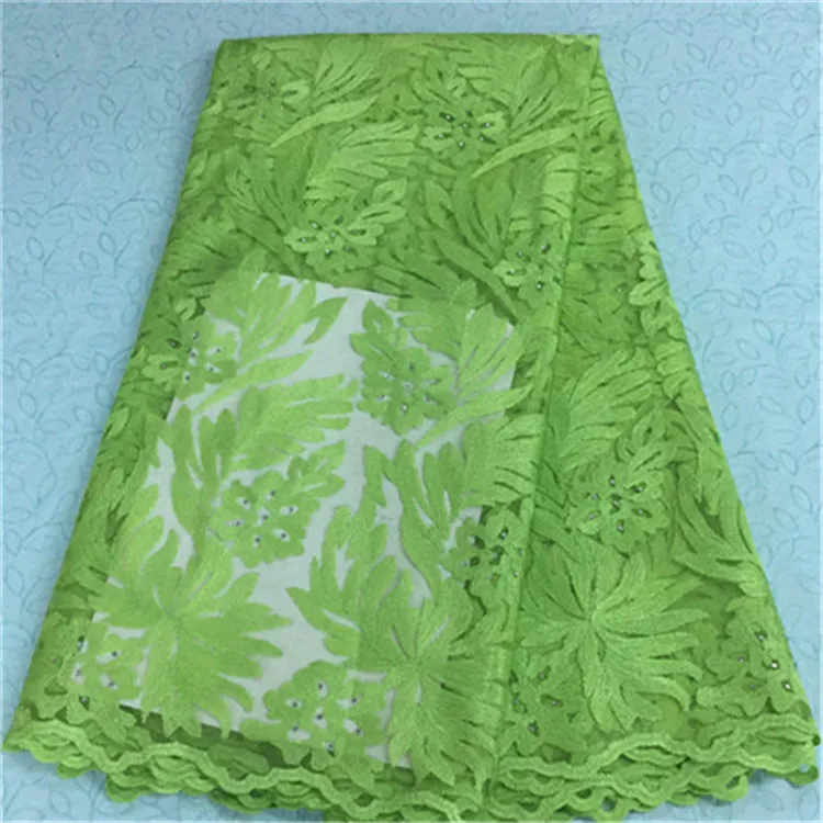 Замечательная французская сетчатая кружевная ткань с крупным жаккардом фуксии и