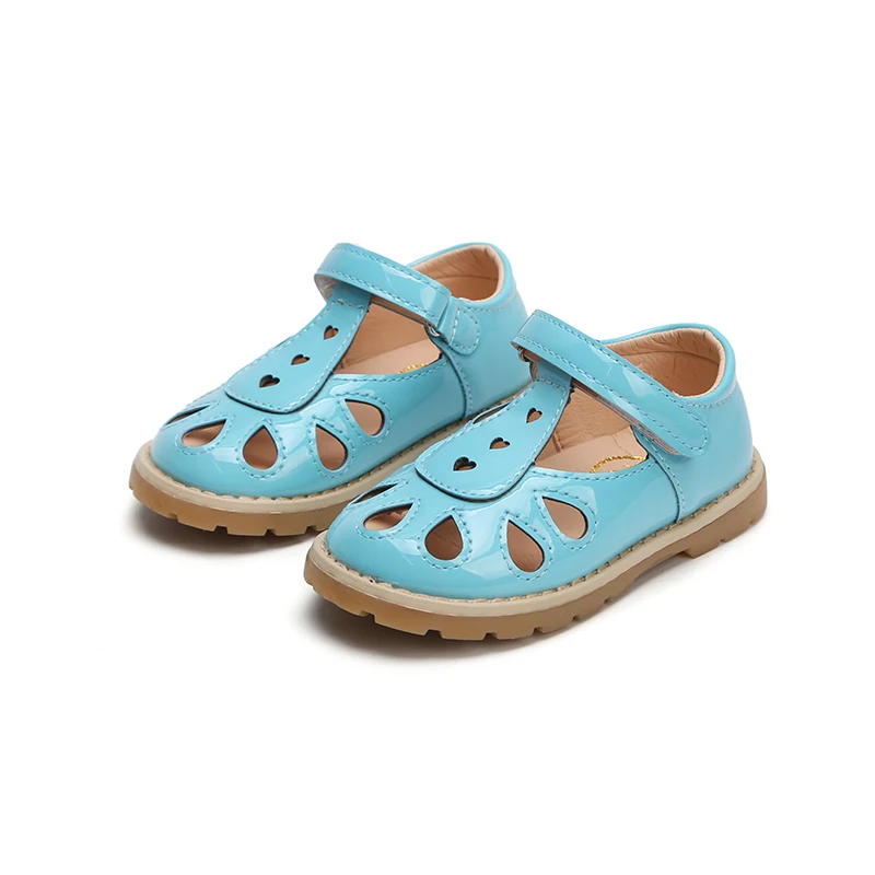 blue(size smaller) Новые однотонные сандалии из лакированной искусственной кожи на плоской подошве для девочек, летние сандалии-гладиаторы для студентов, бежевый, красный, синий, Размер 21-30 - Цвет: blue(size smaller)