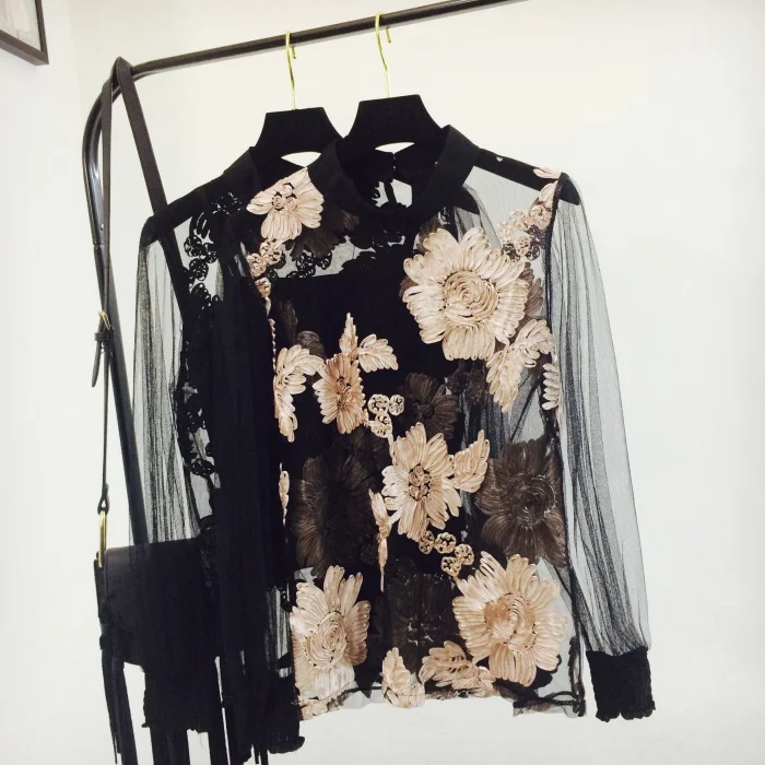 Женские кружевные блузки с длинным рукавом и объемным цветком ажурные