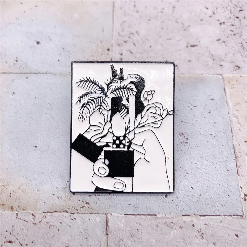 Креативная зажигалка ручная эмалированная брошь с кокосовой пальмой черно-белая