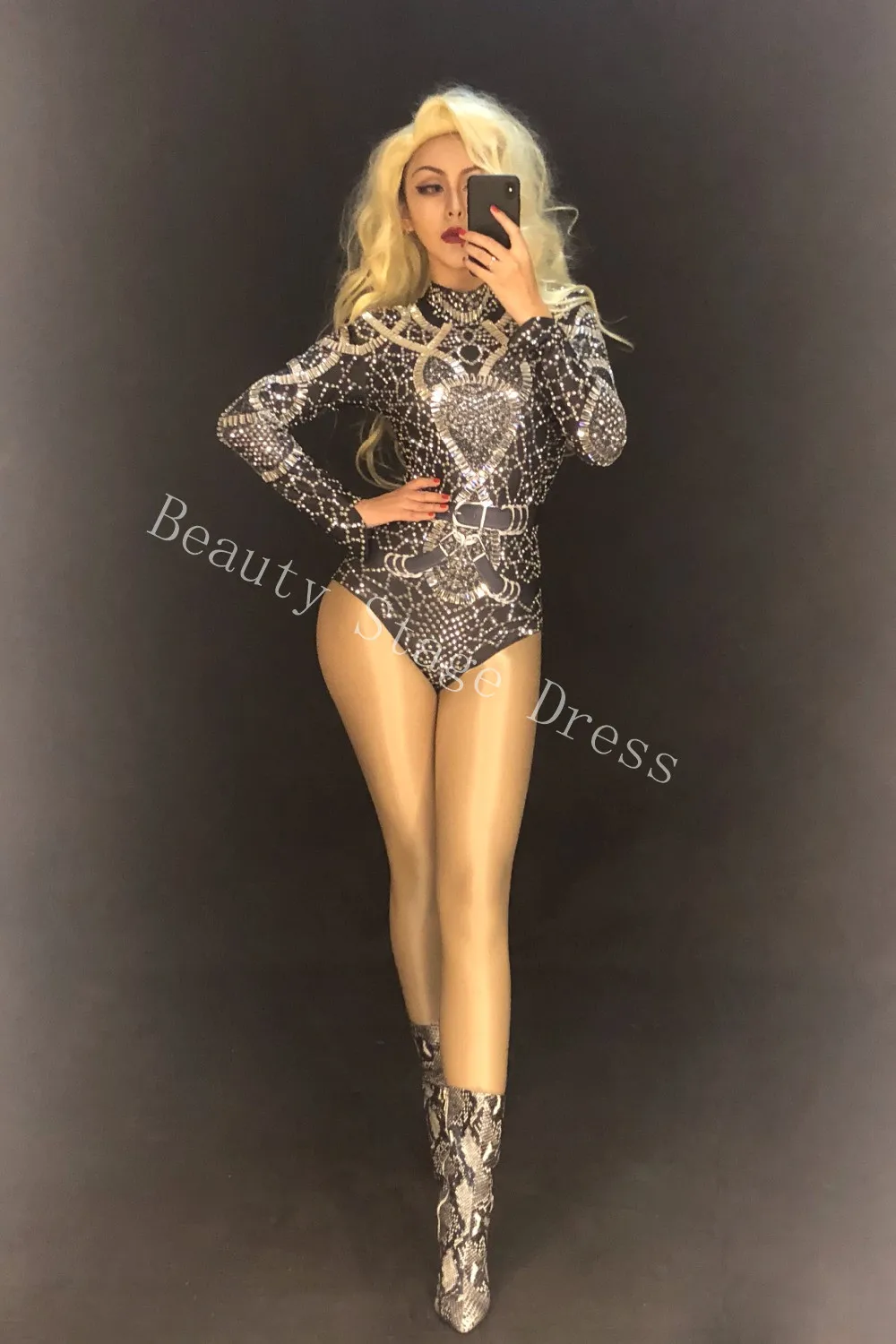 Женский костюм для выступлений на сцене блестящий черный стрейчевый боди со