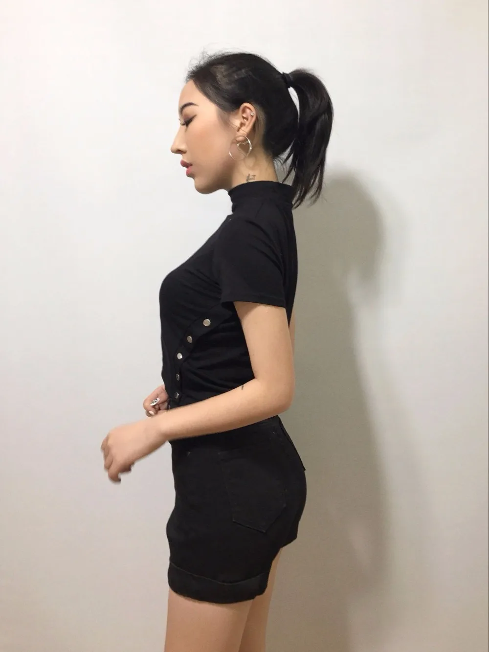 WHITNEY WANG 2018 весна лето мода уличная Кнопка Тонкий кроп топы Футболка женская