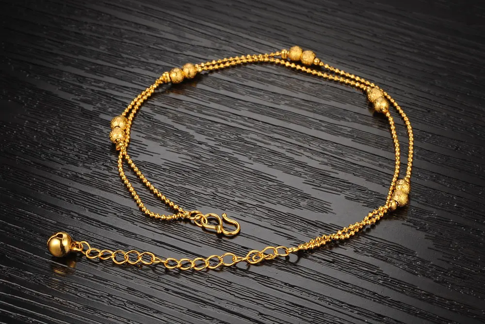 Ретро и изящный женский браслет на щиколотке золотистого цвета не линяет