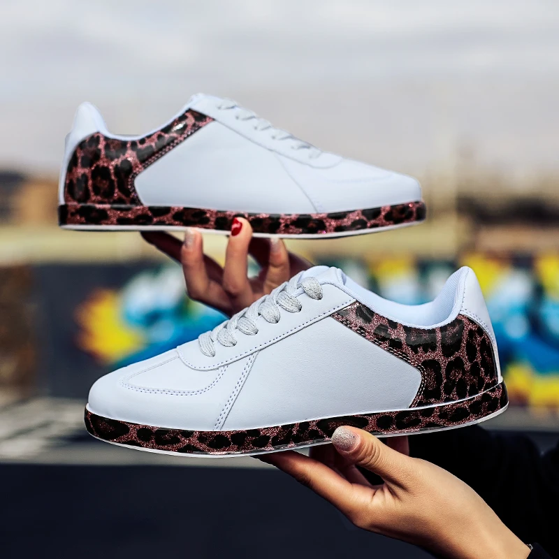 Пара женских вулканизированных туфель классическая парусиновая обувь женские