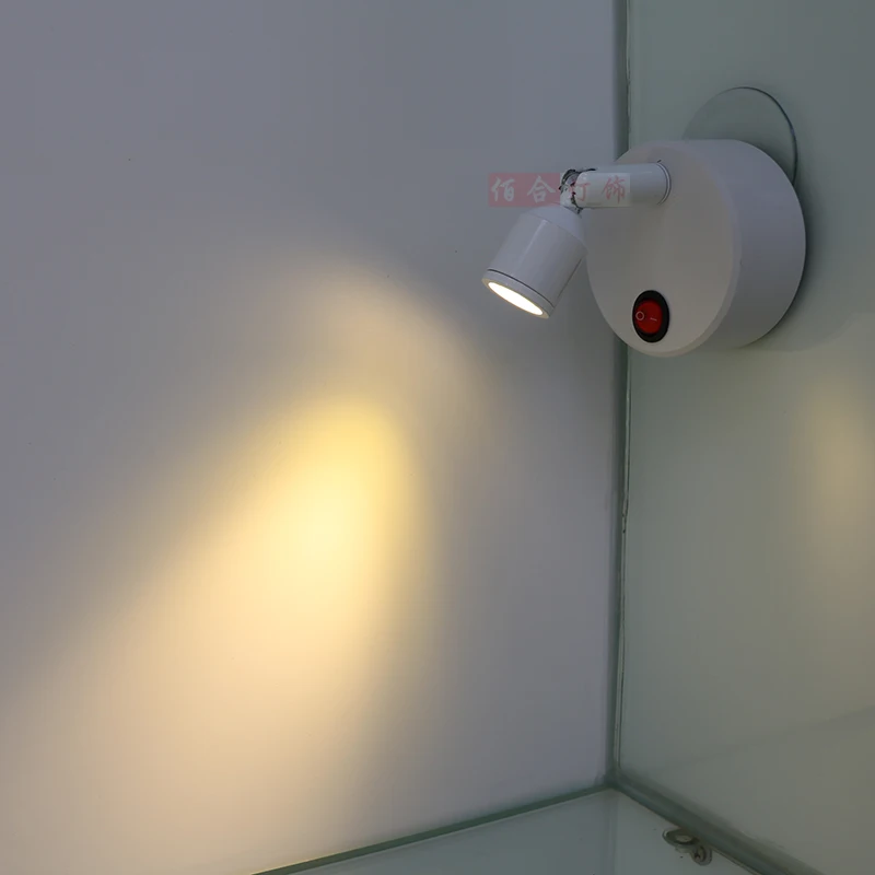 Поставляется с мощными светодиодными огнями прожекторами батареей беспроводным