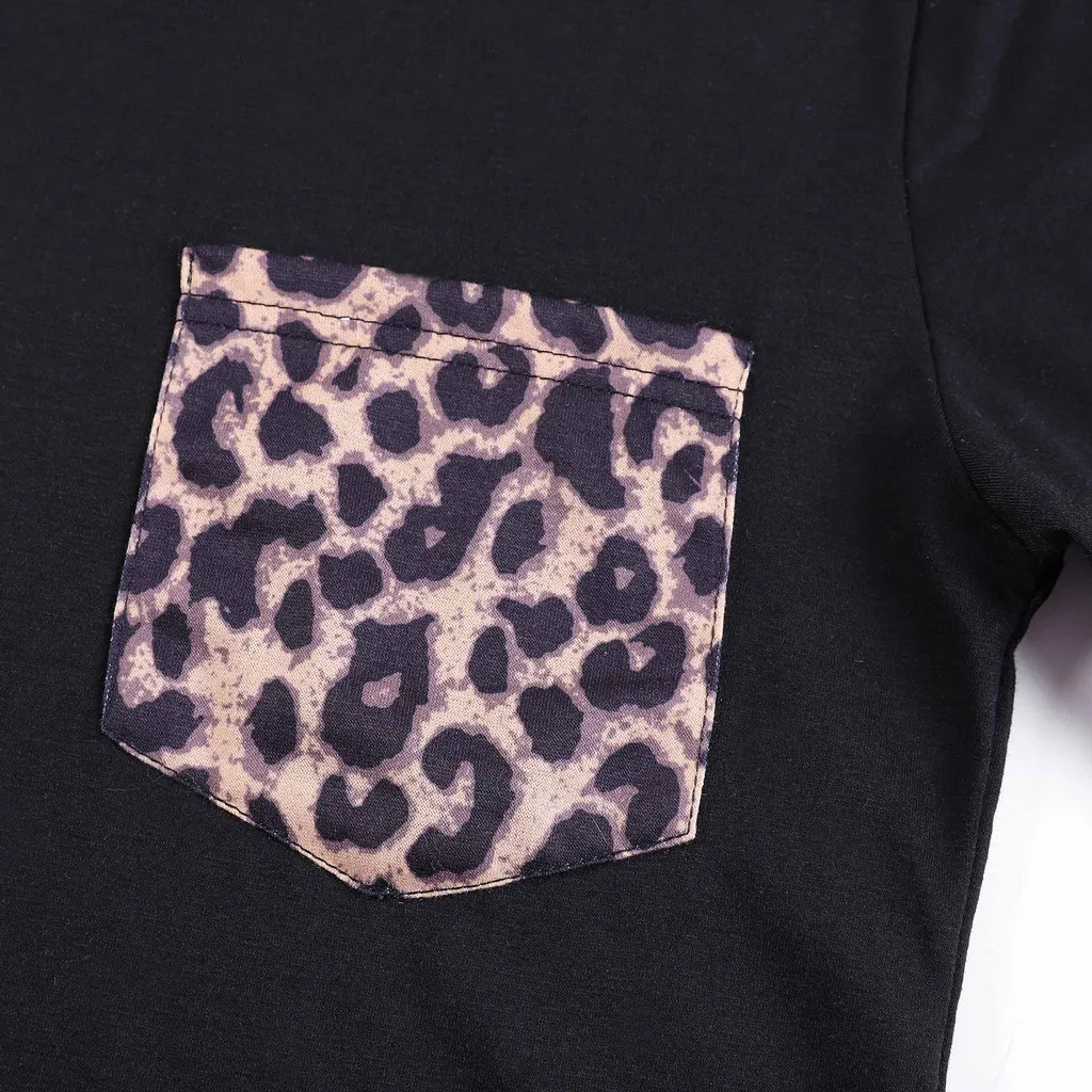 Женская рубашка с леопардовым принтом и карманами коротким рукавом рисунком