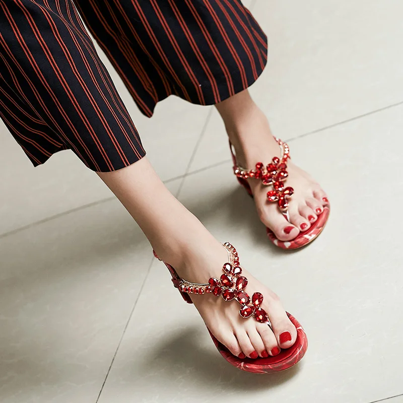 Новинка лета 2018 модные трендовые сандалии с пряжкой и стразами Женские