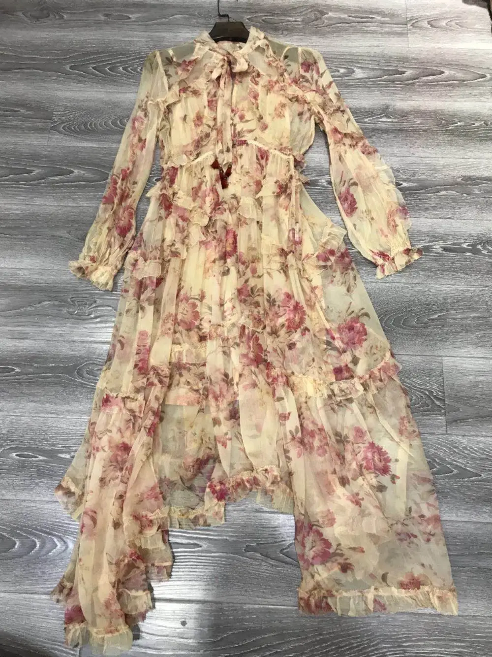 Шелк Цветочный принт Long Sleeve Tie Neck нерегулярные рюшами жабо Элегантное Длинное платье и подкладка-комбинация 2 предмета Комплект с кисточкой Красный