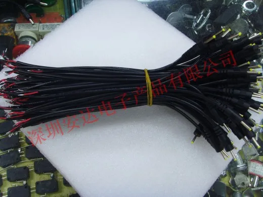 

Линия питания постоянного тока круглый провод 2,5*0,7 с одной наружной головкой разъема, полностью медная шероховатая линия, ножка 0,3 квадрата,...