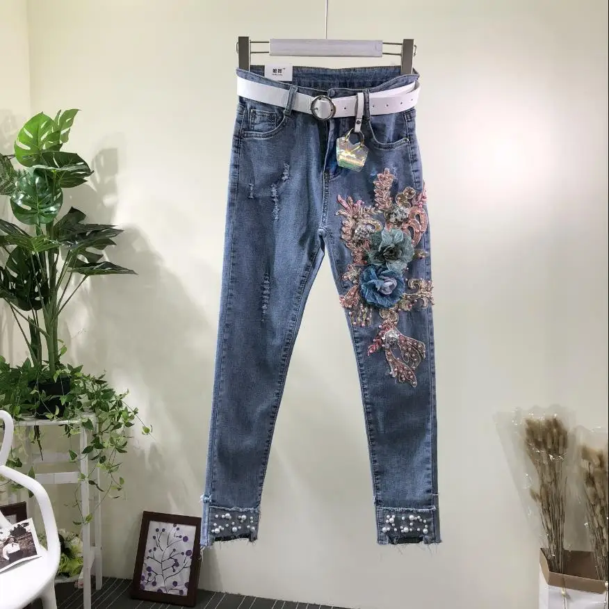 Джинсы женские с аппликацией и бриллиантами вышивкой бисером тонкие wq1750 |