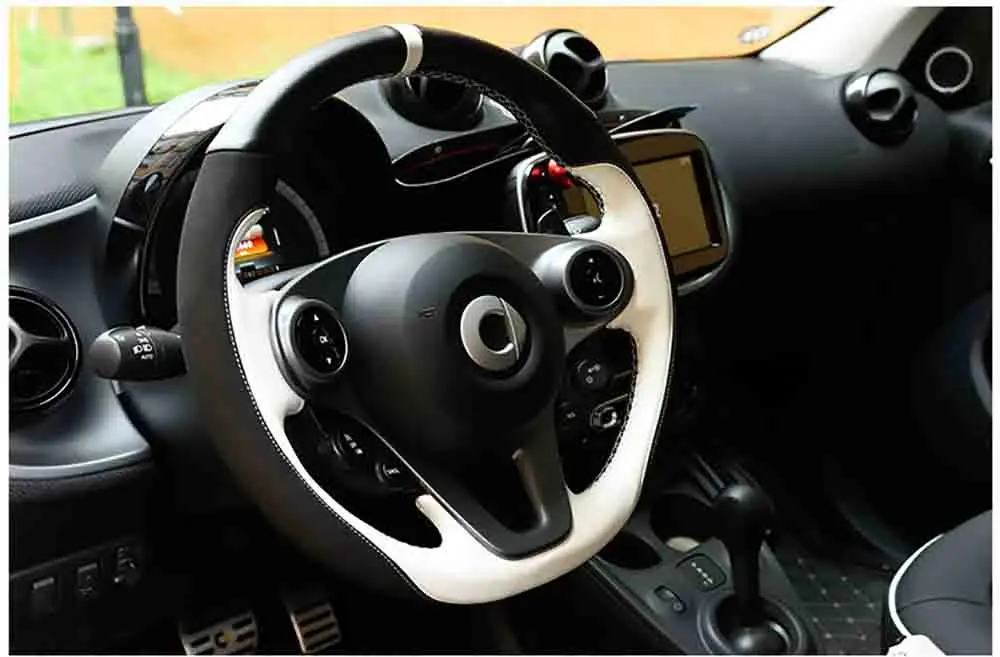 Black white Чехол на руль DIY для smart 453 fortwo forfour чрезвычайно мягкая кожаная оплетка на рулевом колесе внутренних аксессуаров - Название цвета: Black white