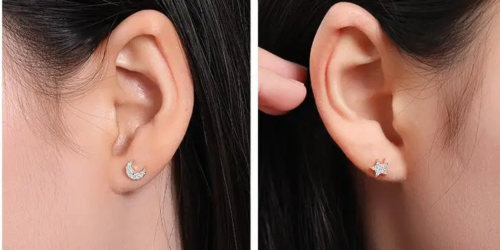 Серьги-гвоздики асимметричные из серебра 925 пробы с цирконием полумесяцем