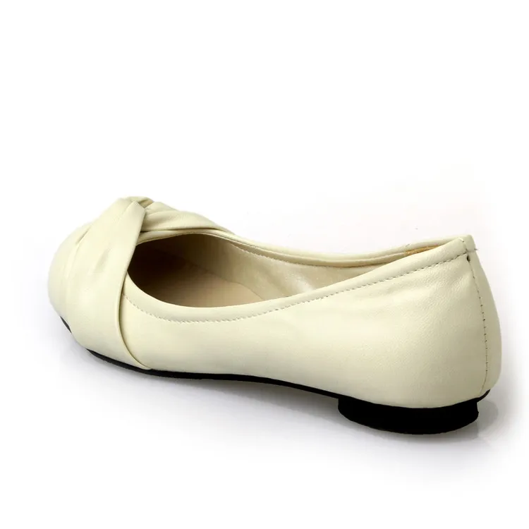 Женские балетки на плоской подошве демисезонные с металлическим круглым носком