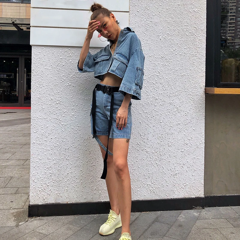 TWOTWINSTYLE Летняя джинсовая куртка для женщин воротник с лацканами расклешенный рукав туника укороченный топ пальто Женская мода уличная одежда Новинка
